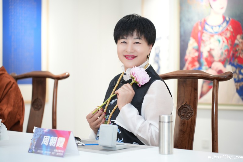 【校友】周朝霞：把世界当画布，...