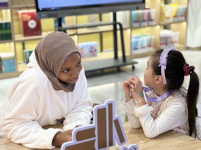 书香牵中外，志愿暖书店